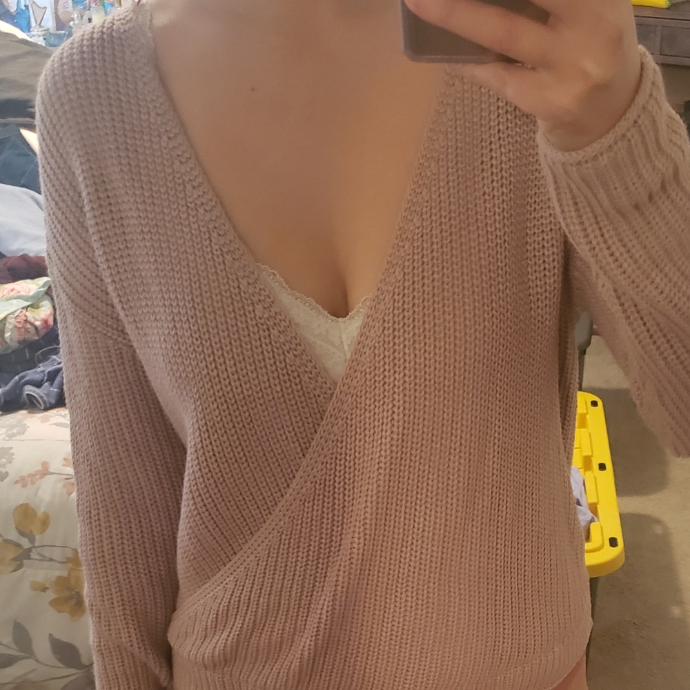 Knit sweater open back 🌻